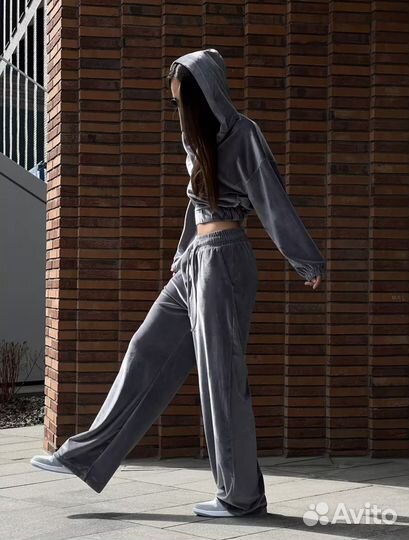 Велюровый женский спортивный костюм