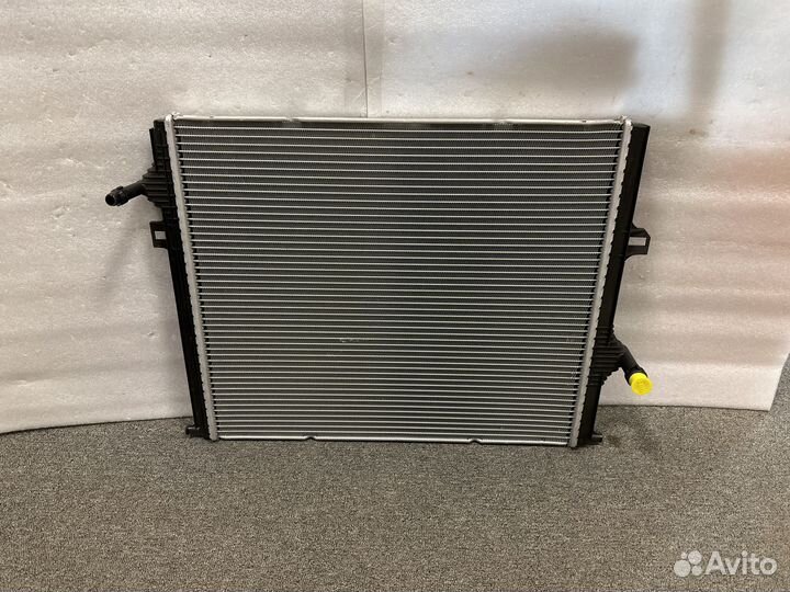 Радиатор охлажения Bmw F30 F20 LCI