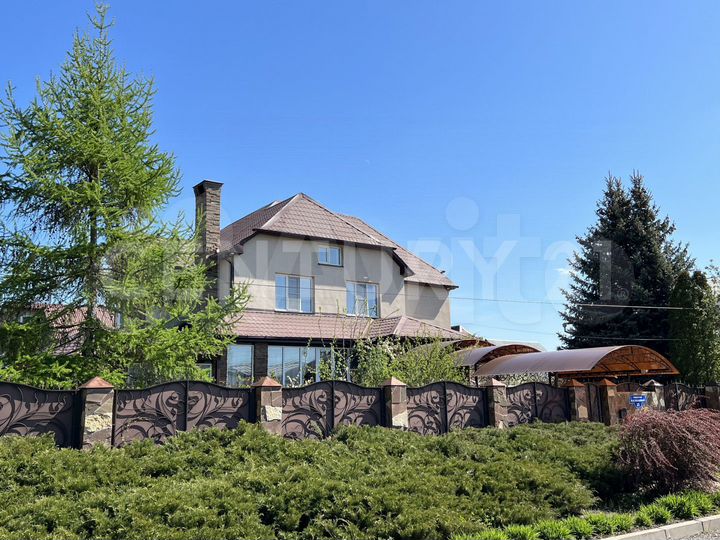 Коттедж 520 м² на участке 10 сот.