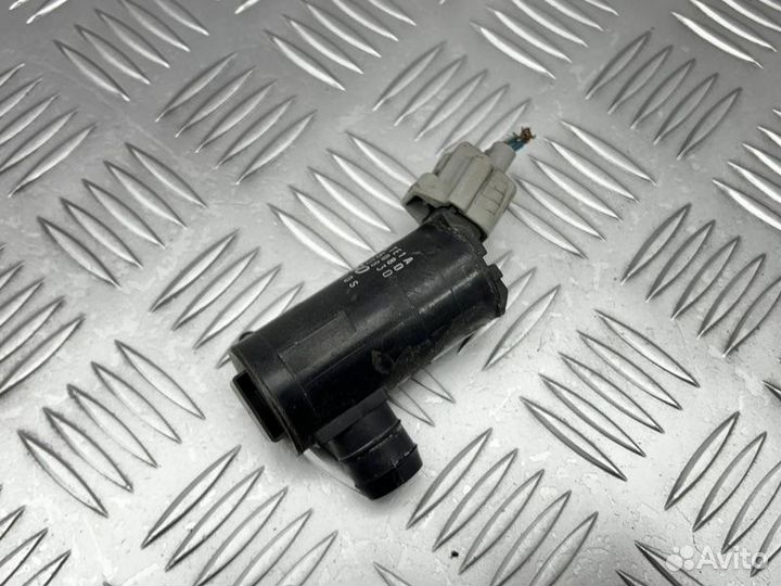 Насос омывателя Toyota Land Cruiser 100