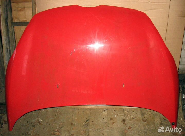 Капот на Ford Fiesta