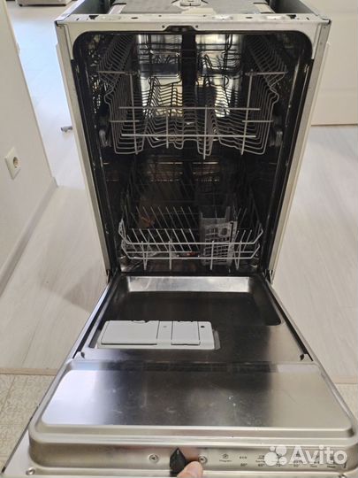 Встроенная посудомоечная машина Electrolux
