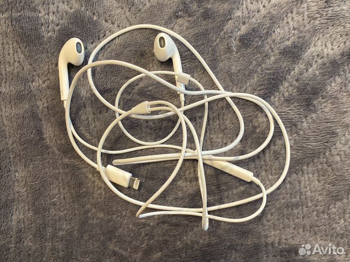 Наушники Apple EarPods c разъемом Lightning