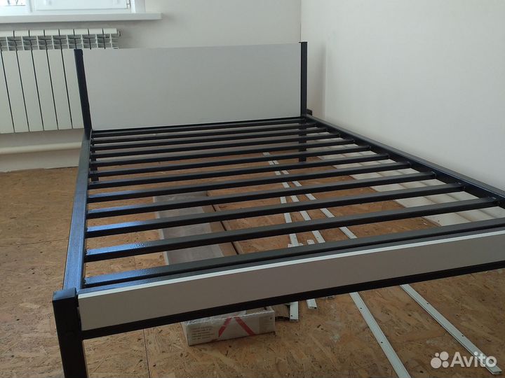 Кровать