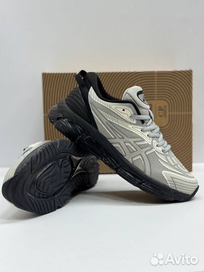 Кроссовки asics