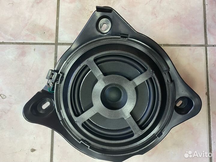 Динамик в ноги пассажира Mercedes W213
