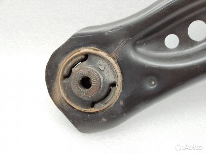 Рычаг передний правый Skoda Octavia A7 cwva 2018