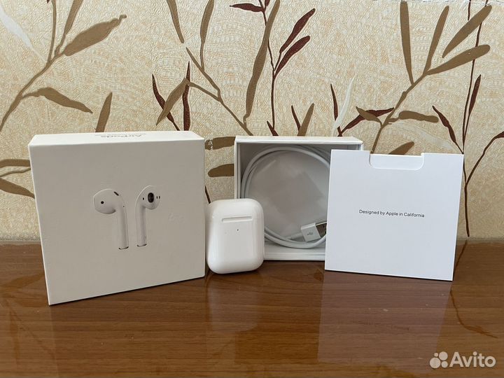 Airpods 2 с беспроводной зарядкой