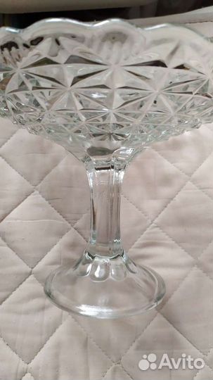 Ваза на ножке СССР цветное и белое стекло