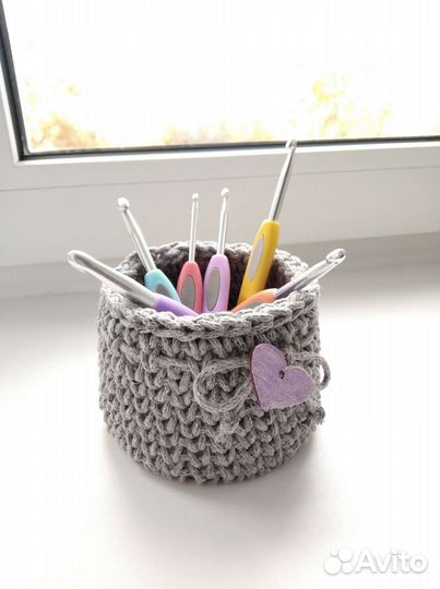 Корзинка вязаная с сердечком