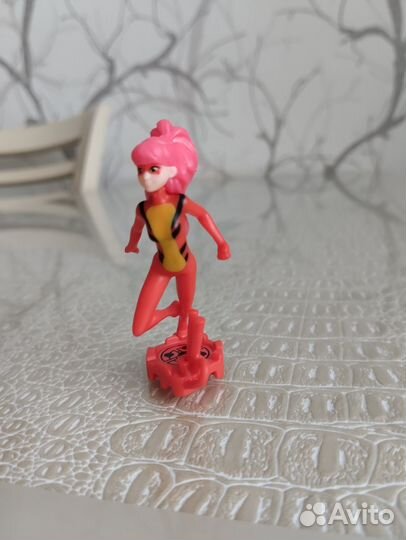 Игрушка из киндера