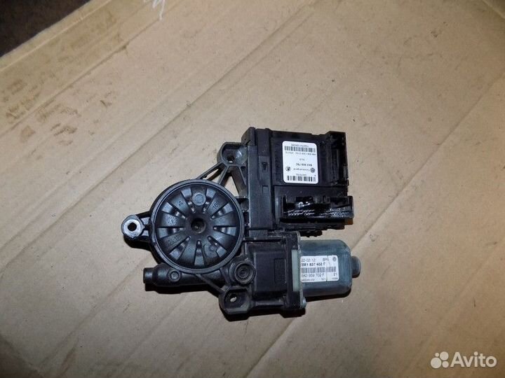 Стеклоподъемник электр. передний правый Golf V Plu