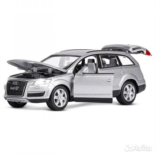 Металлическая машинка Audi Q7 лицензия 1:32