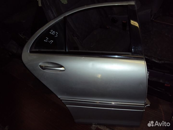 Дверь Мерседес Ц 203 C W203 задняя правая в разбор