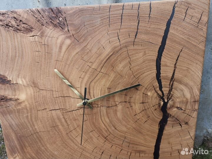 В наличии настенные часы из массива