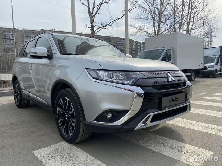 Mitsubishi Outlander 2.0 CVT, 2022