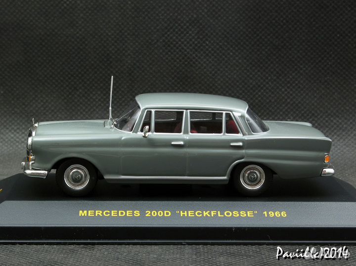 Mercedes 200 D W110 Heckflosse 1966 grey 1-43 IXO