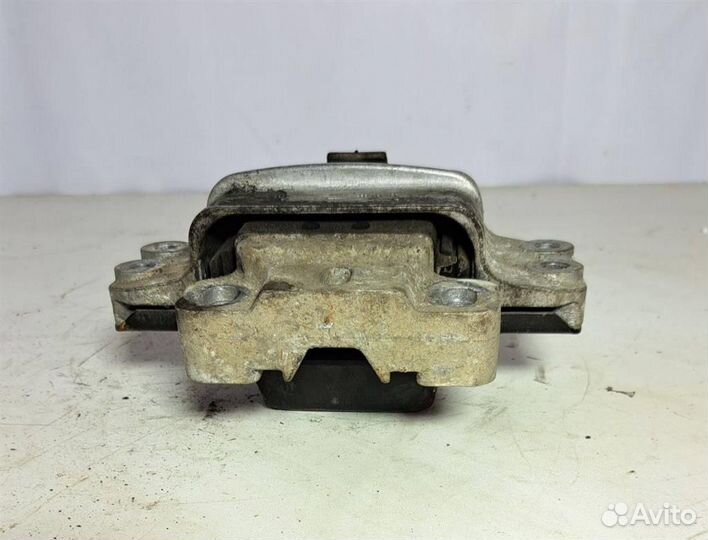 Опора двигателя VW Passat (B6) 2005-2010