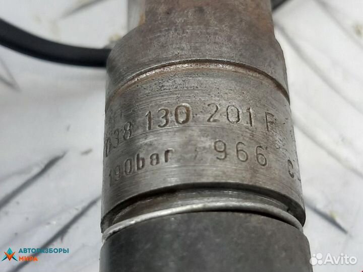 Форсунка Volkswagen Golf 3 2000 038130201F