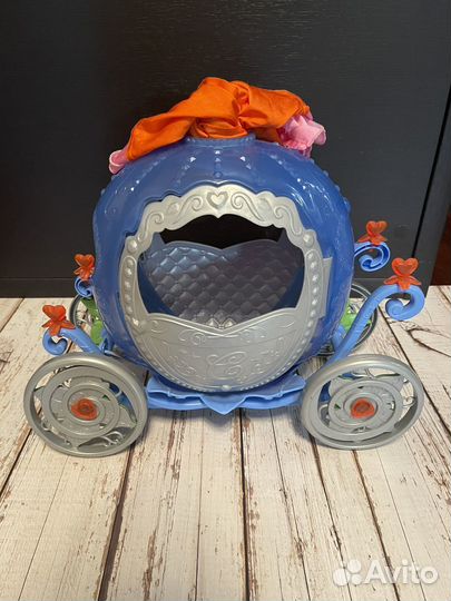 Для кукол карета с лошадью