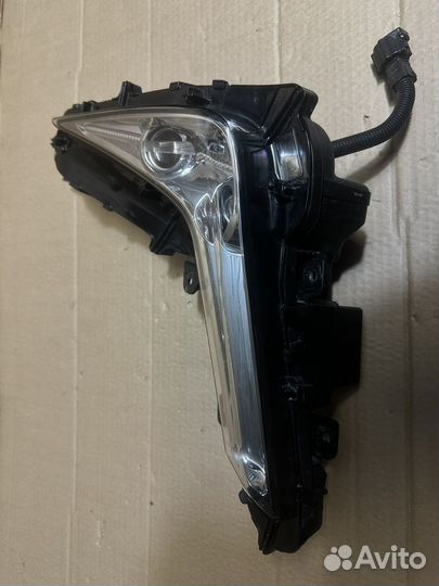 Lexus LX Фара противотуманная левая