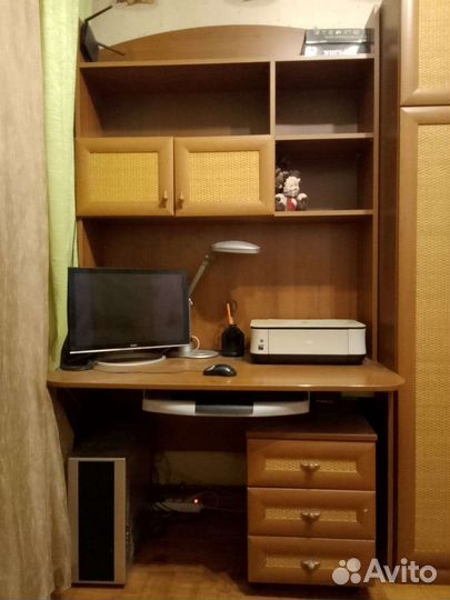 Компьютерный стол и шкаф