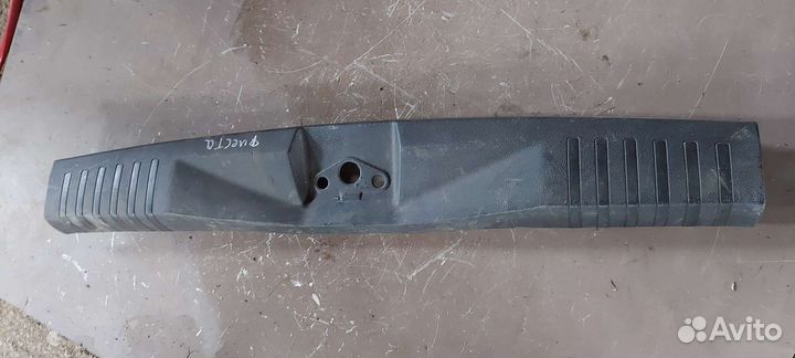 Накладка замка багажника на Ford Fiesta