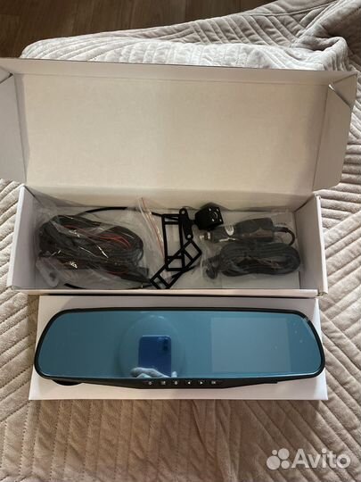 Зеркало с видеорегистратором и камерой