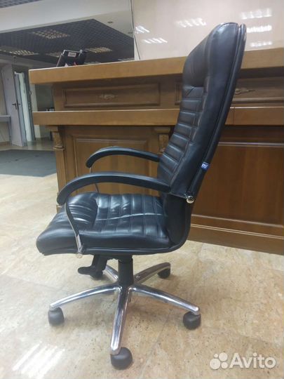 Компьютерное кожаное кресло