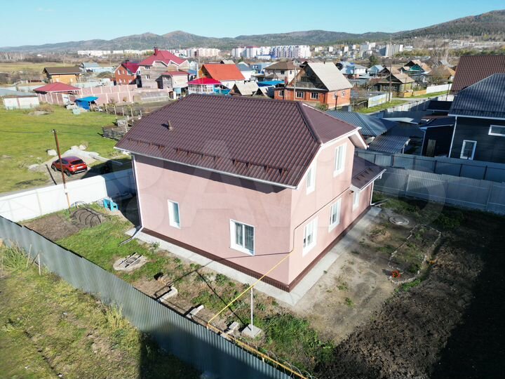 Дом 141 м² на участке 6,1 сот.