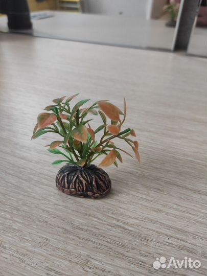 Искусственное растение для аквариума