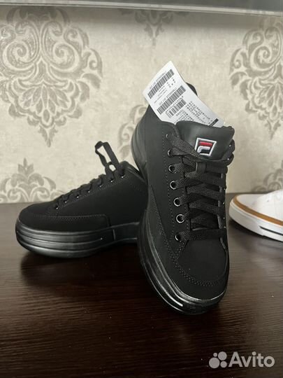 Кроссовки женские