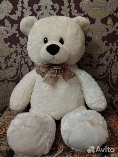 Плюшевый медведь белый