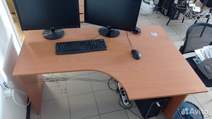 Компьютерный стол
