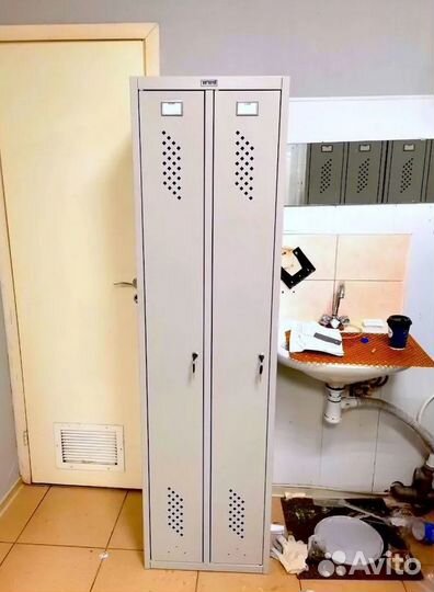 Шкаф металлический для рабочей одежды