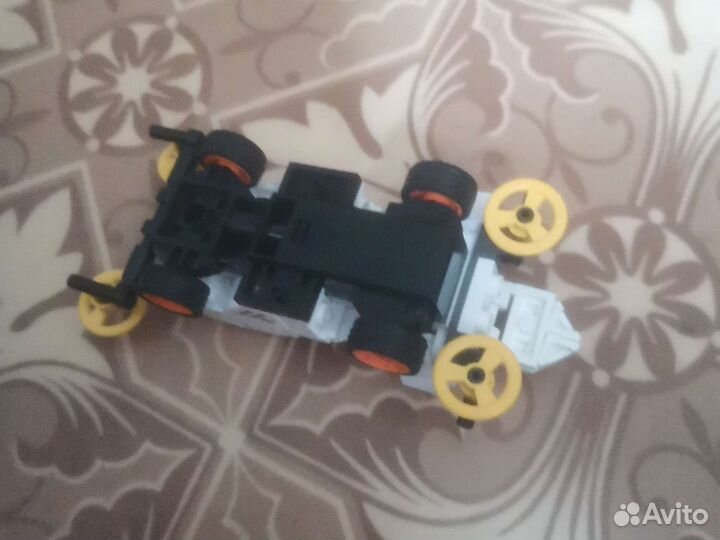 Машина из лего