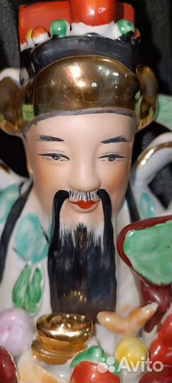 Фарфоровая статуэтка 