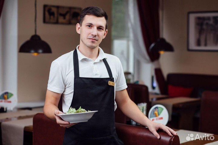 Помощник официанта раннер