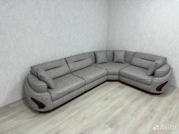 Большой угловой диван