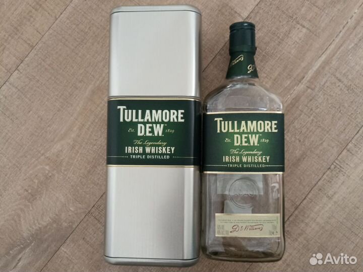 Бутылка с металлической коробкой