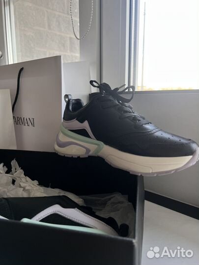 Кроссовки женские