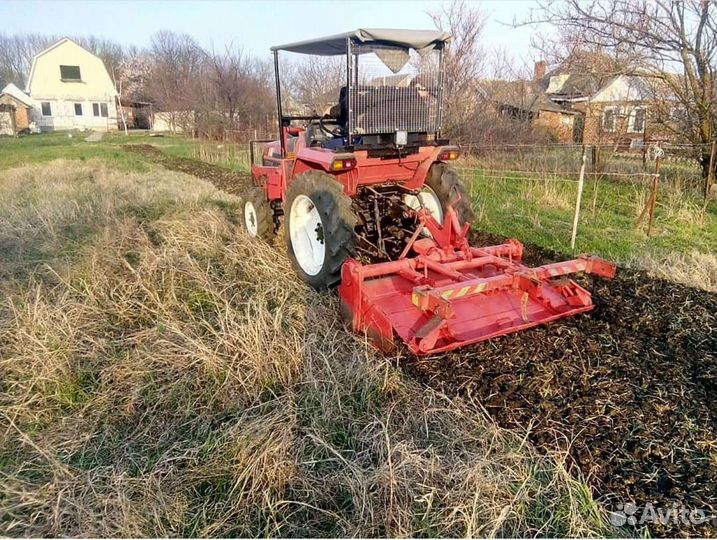 Вспашка земли японским мини трактором фреза, плуг