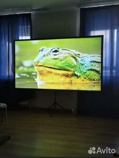 Экран для проектора на штативе 100д новый