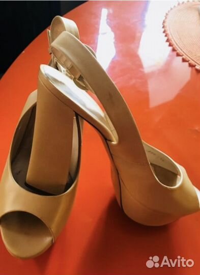 Босоножки casadei-40 р