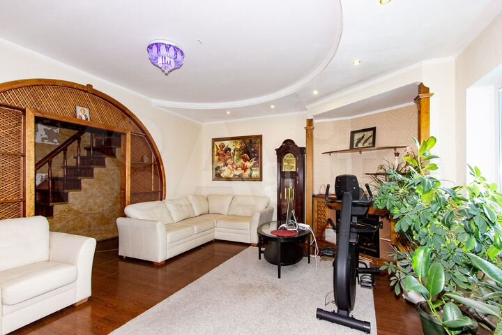 Коттедж 202,8 м² на участке 10 сот.