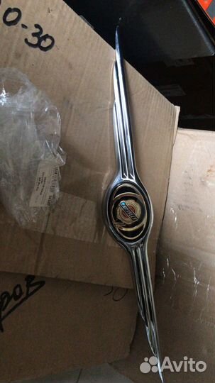 Эмблема Chrysler Grand Voyager/Grand Caravan (RT)