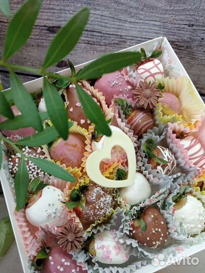 Клубника в шоколаде. Подарок на 8 марта