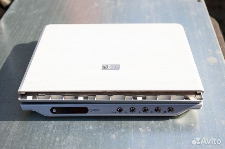 DVD плеер портативный LG DP-8821PM