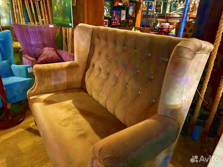 Диван в каретном стиле