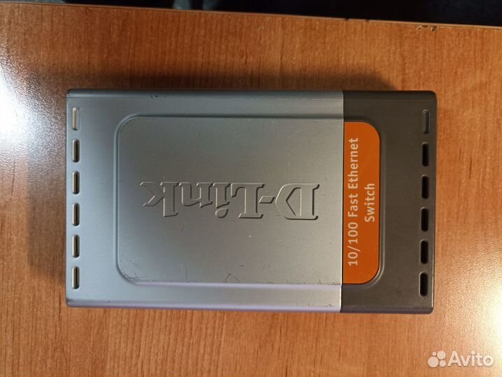 Коммутатор D-Link DES-1008D неуправляемый, настенн